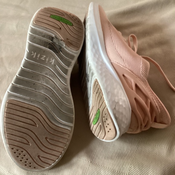 KIZIK Athens Peaches N'Cream Hands Free Slip-On/Tie Sneakers Women’s 9 Men’s 7.5 - Picture 4 of 5